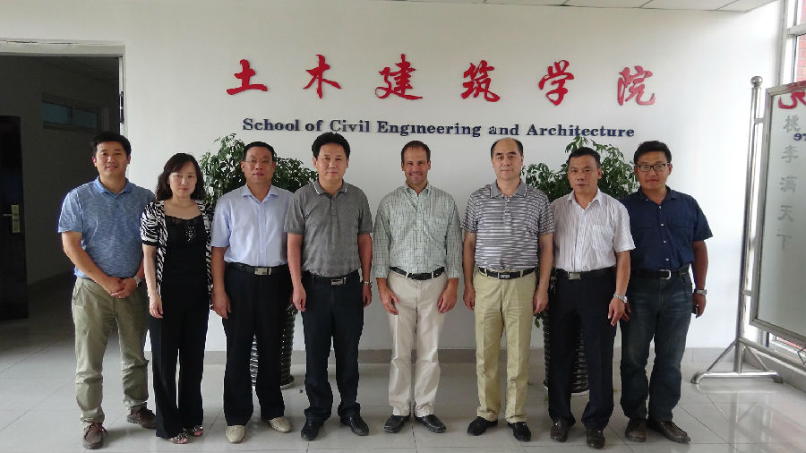 学院领导与国外专家合影.jpg 明升MS88官网